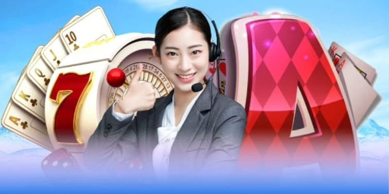 8XX hỗ trợ chuyên nghiệp 24/7 qua live chat, hotline